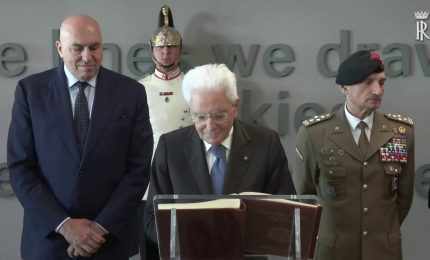 Mattarella alla consegna delle Aquile di pilota militare a Decimomannu