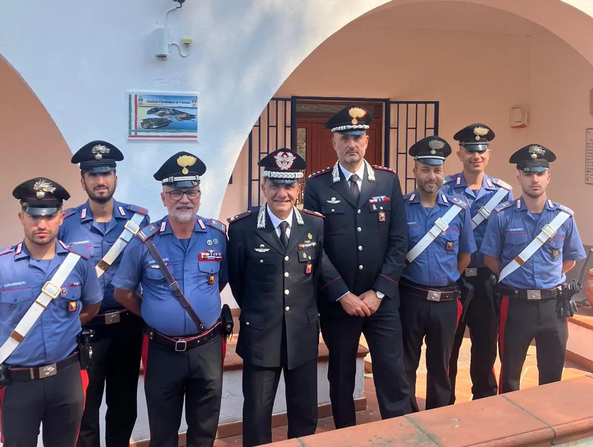 Carabinieri, il generale Del Monaco visita i reparti dell&rsquo;Arma nelle isole Eolie