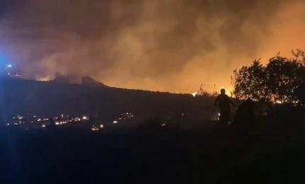Incendio nella notte a Pantelleria, lambite diverse abitazioni