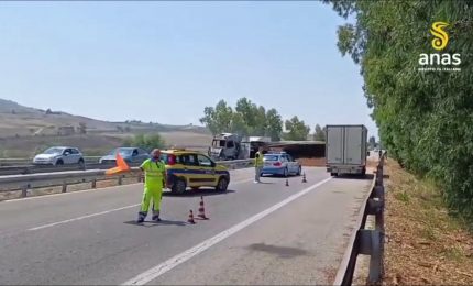 Tir in fiamme sull'autostrada A29 nel Trapanese
