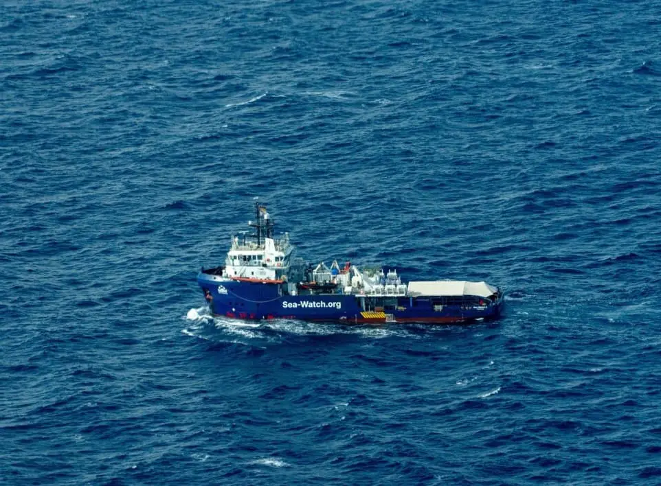 100 migranti soccorsi dalla Sea-Watch 5, la nave si dirige verso il porto di Catania