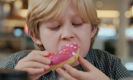 Cibi ultra-processati, rischio dipendenza come droghe e alcol