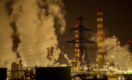 Allarme Greenpeace "Filiera della plastica minaccia salute pubblica"