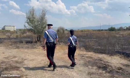 Due roghi in poche ore nella periferia romana, denunciato un piromane