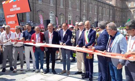 La Vuelta ha preso il via dalla Reggia di Venaria a Torino