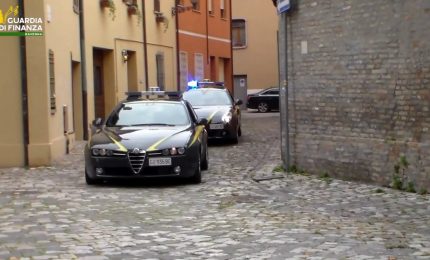 Scoperto un giro internazionale di fatture false, Gdf sequestra 40 mln