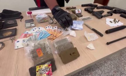 Droga, armi e falsi distintivi: arrestato un 23enne romano