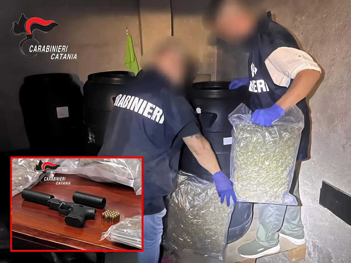 Nascondeva una pistola con silenziatori e 30 kg di marijuana, 62enne arrestato a Catania