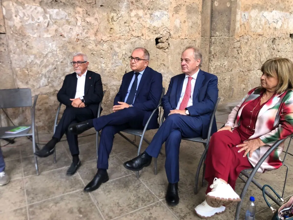 De Lucia alla Festa dell&rsquo;Unit&agrave; di Palermo: &ldquo;La mafia non uccide, ma ha imparato a picchiare&rdquo;