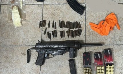 Scoperto un arsenale in un casolare del Siracusano, arrestati tre giovani