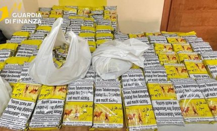 La Guardia di Finanza di Caltanissetta sequestra 42 kg di tabacco di contrabbando, un arresto