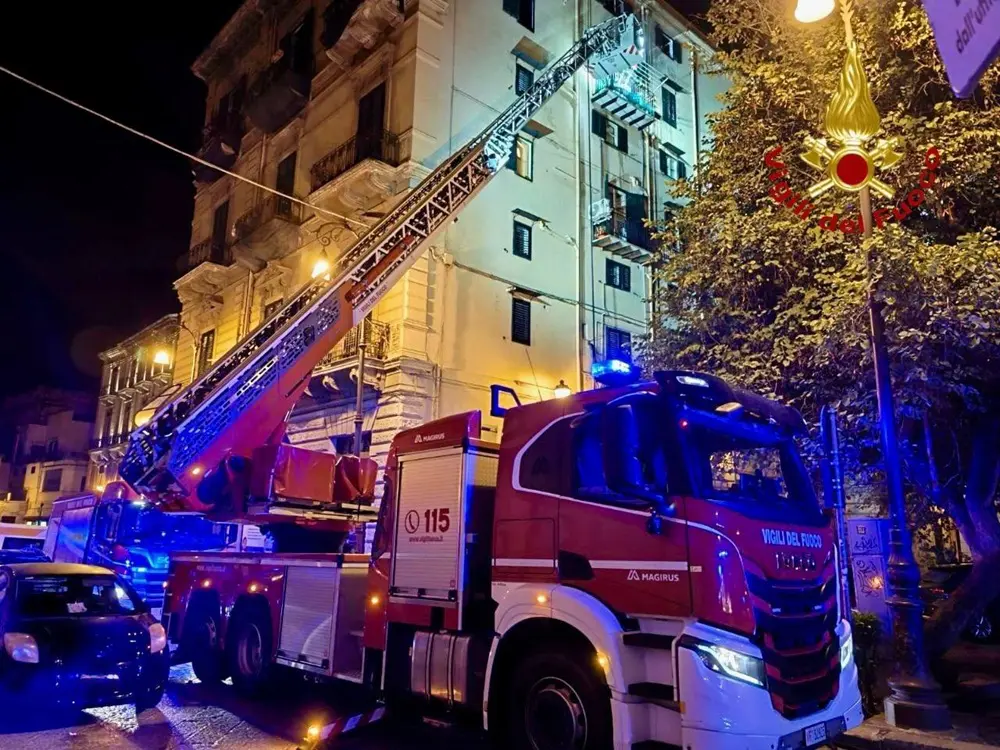 Incendio nella notte in un appartamento a Palermo, nessun ferito