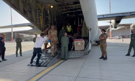 Decolla C-130 italiano con a bordo palestinesi bisognosi di cure