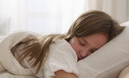 Disturbi nel sonno nei bambini, i consigli per guidarli nel riposo