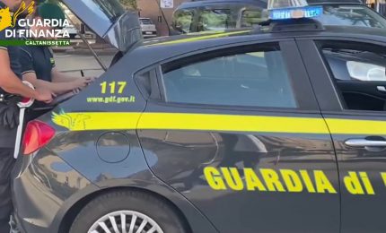Droga nascosta nelle buste delle patatine, due arresti nel Nisseno