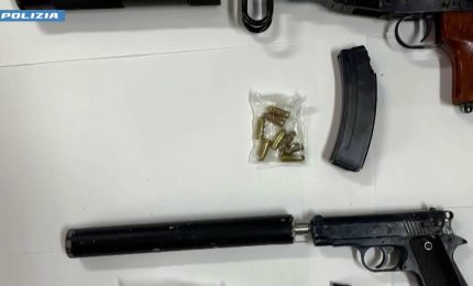 Deteneva mitragliatrice e pistola in casa, arrestato 46enne a Siracusa