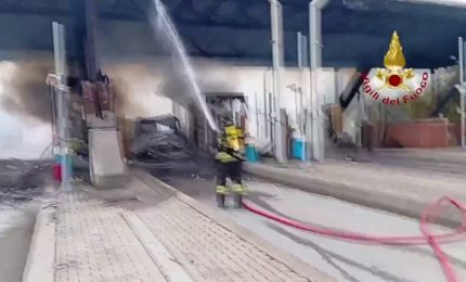 Incendio sulla A21, in fiamme casello autostradale di Brescia Sud