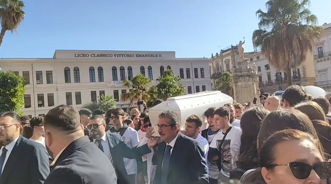 L&rsquo;abbraccio di Palermo a Paolo Taormina, l&rsquo;ultimo saluto in un misto di commozione e rabbia