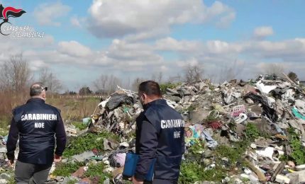 I Carabinieri del Noe sequestrano una discarica abusiva nel Napoletano