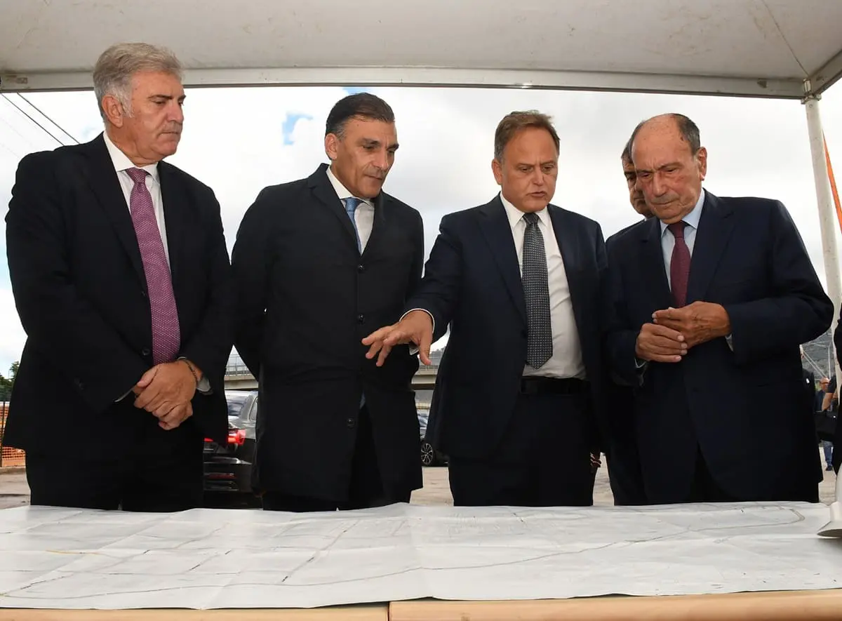 Sopralluogo di Schifani nel cantiere dell&rsquo;area industriale di Carini &ldquo;Esempio virtuoso di utilizzo risorse FSC&rdquo; / Video