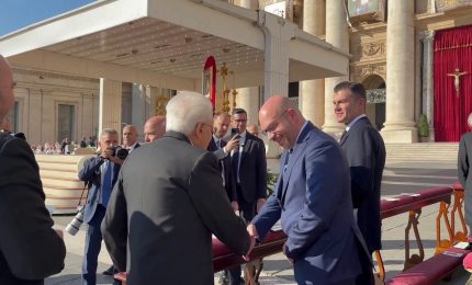 Canonizzazioni, Fontana in piazza San Pietro "Santi costruttori pace"