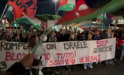 Flotilla, Pro-Pal occupano Piazza dei Cinquecento a Roma