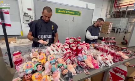 Sequestrati a Malpensa 1,5 milioni di figurine e giochi contraffatti