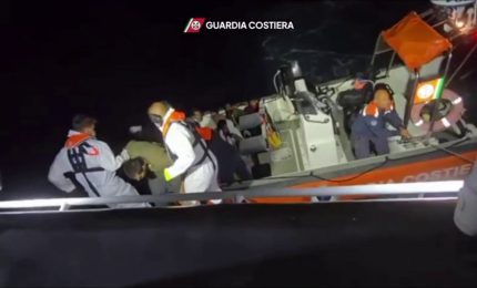 La Guardia Costiera soccorre 64 migranti sull'isola di Lampione