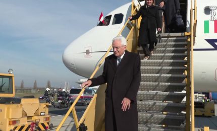 Il presidente Mattarella arriva all'aeroporto di Vienna