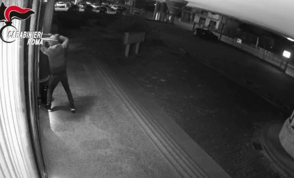 Manomettevano sportelli bancomat per rumare denaro, arrestati 3 uomini a Roma