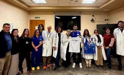 Atleta trapiantato consegna all&rsquo;Ismett di Palermo la medaglia vinta ai mondiali