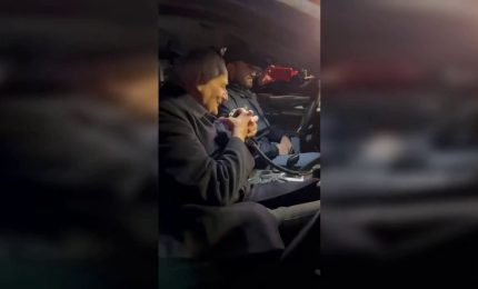 La notte di Natale gli auguri del cardinale Zuppi alle volanti della polizia