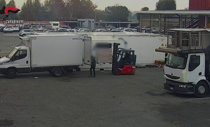 Furto di derrate alimentari destinate ai pasti in aereo, 4 arresti a Fiumicino