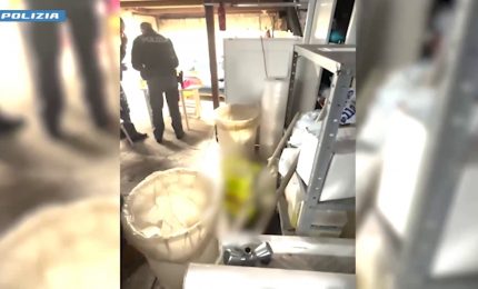 Fabbrica illegale di fuochi d'artificio scoperta nel napoletano, una denuncia