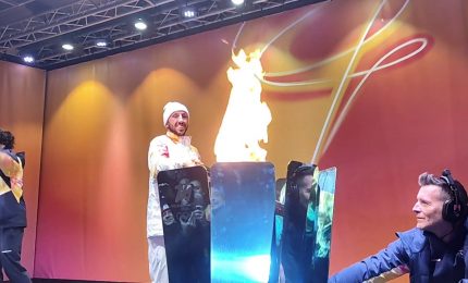 La fiamma olimpica arriva a Palermo, Cairoli accende il braciere
