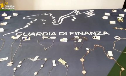 Sequestrati a Savona gioielli e accessori di marchi di lusso falsificati