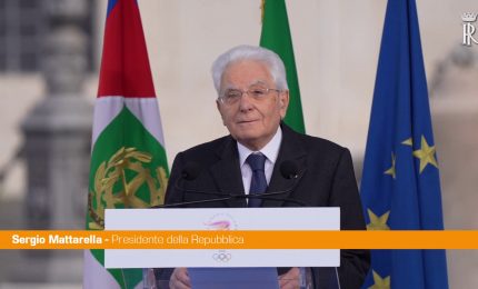 Mattarella "Sentiamo l'urgenza di pace tra i popoli"