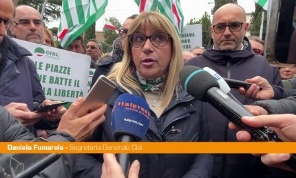 Iran, presidio Cisl davanti all'Ambasciata a Roma. Fumarola "Vicini al popolo"