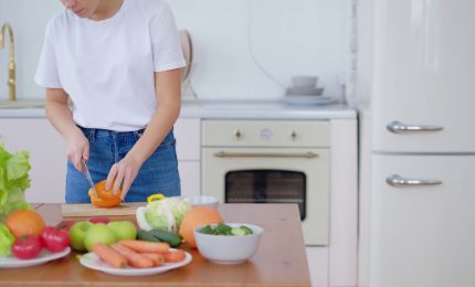 Italiani sempre pi&ugrave; in cucina: meno ristoranti, pi&ugrave; digitale