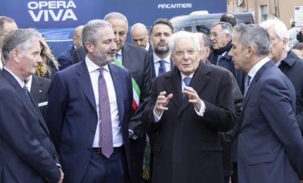 Mattarella a Palermo incontra gli operai Fincantieri &ldquo;Storia continua da una generazione all&rsquo;altra&rdquo; / Video