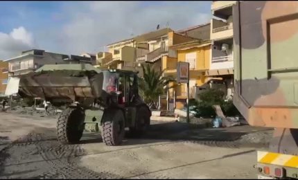 Maltempo, l'esercito al lavoro nel Messinese. le immagini