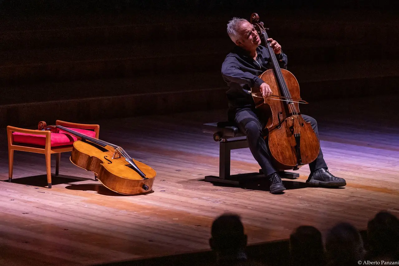Giovanni Sollima in concerto al Politeama Garibaldi per la 66esima stagione dell&rsquo;Orchestra Sinfonica Siciliana