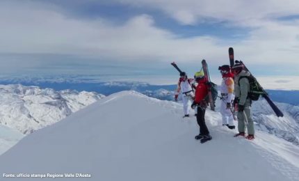 La fiamma olimpica di Milano-Cortina sul massiccio del Monte Rosa