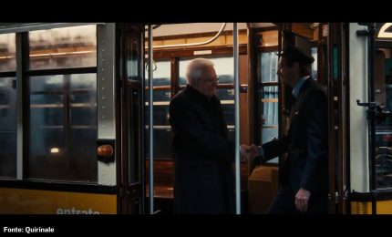 Milano-Cortina, Mattarella "attore" sul tram guidato da Valentino Rossi