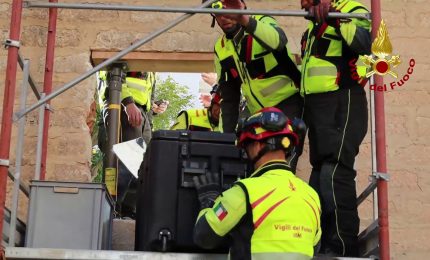 Frana Niscemi, i vigili del fuoco recuperano 300 libri dalla biblioteca