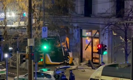 Tram deraglia a Milano, 2 morti e diversi feriti