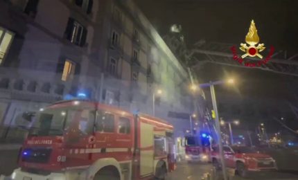 Napoli, incendio in un albergo: soccorsi due adulti e due minori