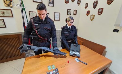 Nasconde armi e droga nel locale in centro a Palermo, arrestato il titolare 26enne