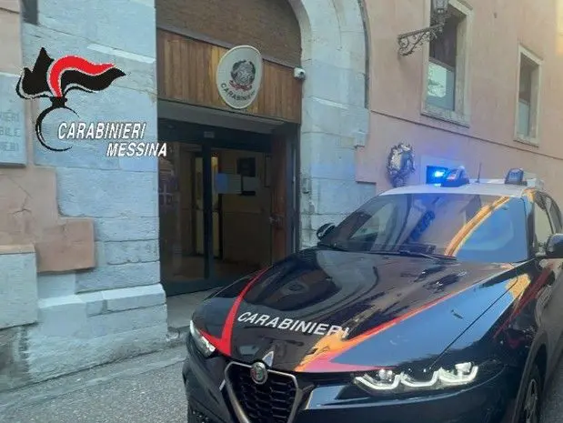 Spinge la moglie gi&ugrave; dal balcone, arrestato nel Messinese per tentato omicidio