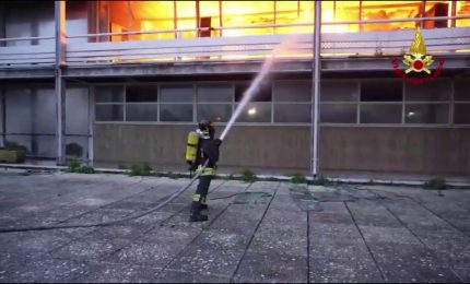 A Palermo spento l'incendio in un capannone nella zona industriale di Brancaccio